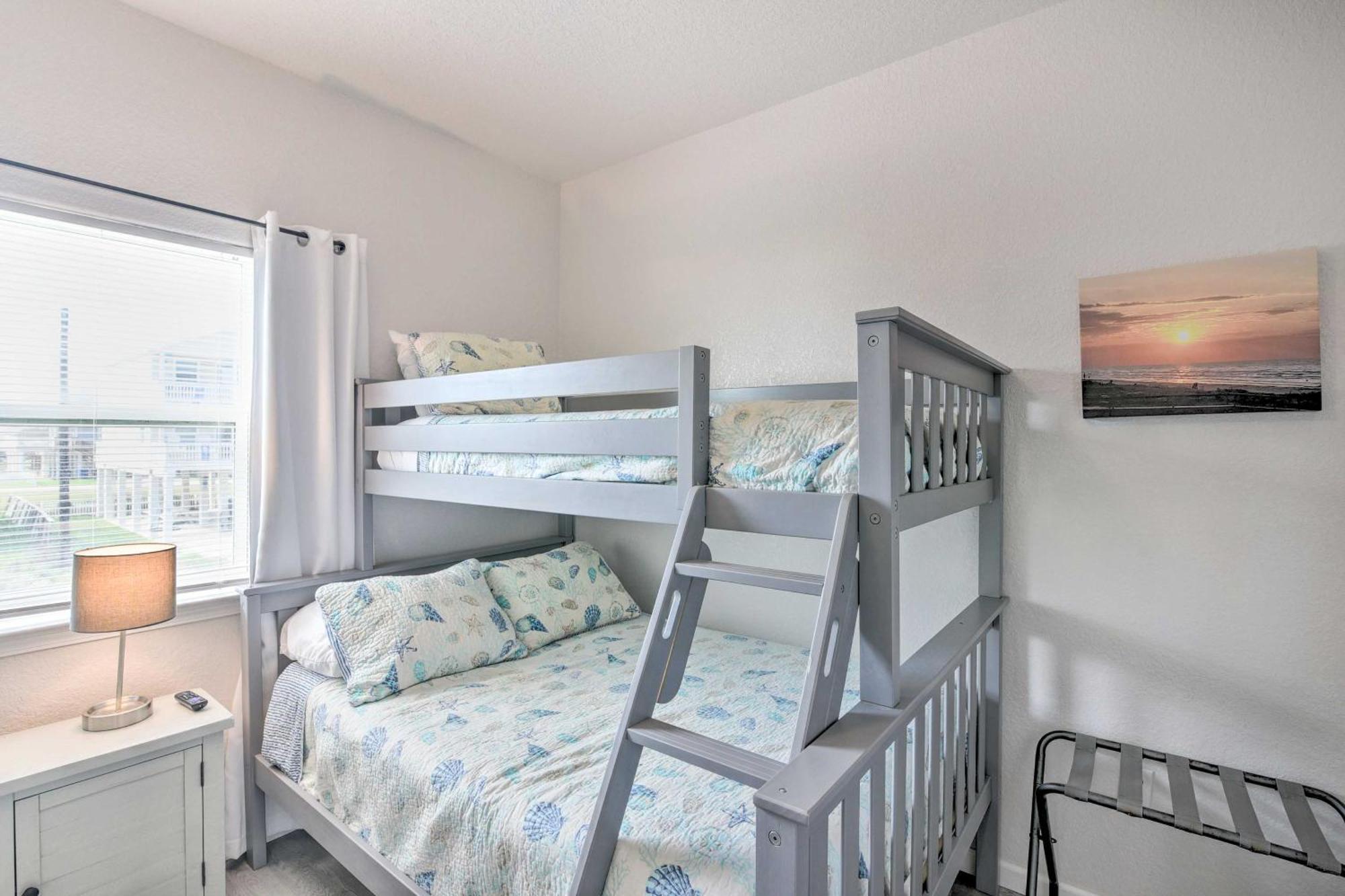 Surfside Beach Retreat With Deck And Ocean Views ภายนอก รูปภาพ